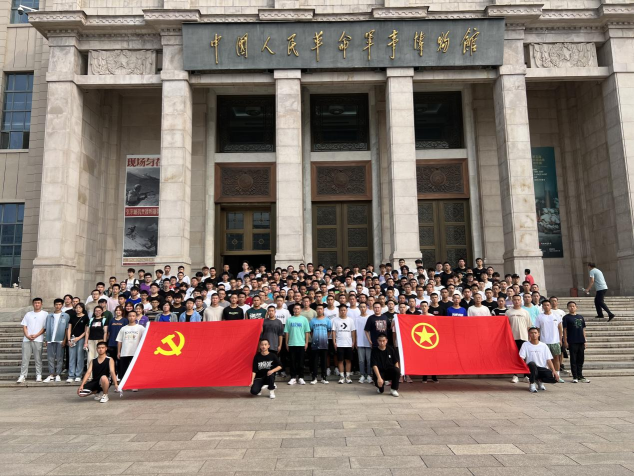 20230907—新生参观中国人民革命军事博物馆.png