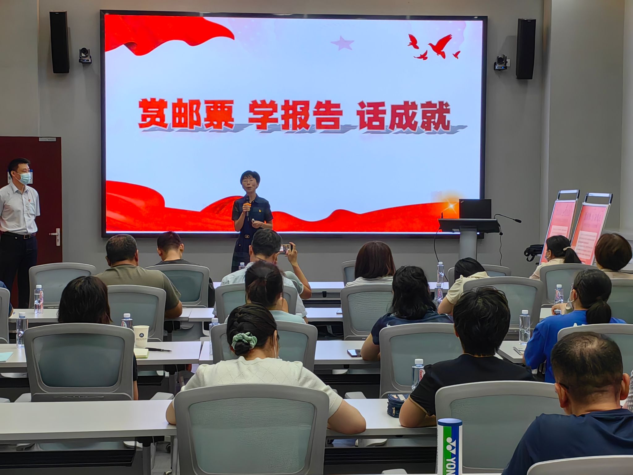 赏邮票 听党史之6.jpg