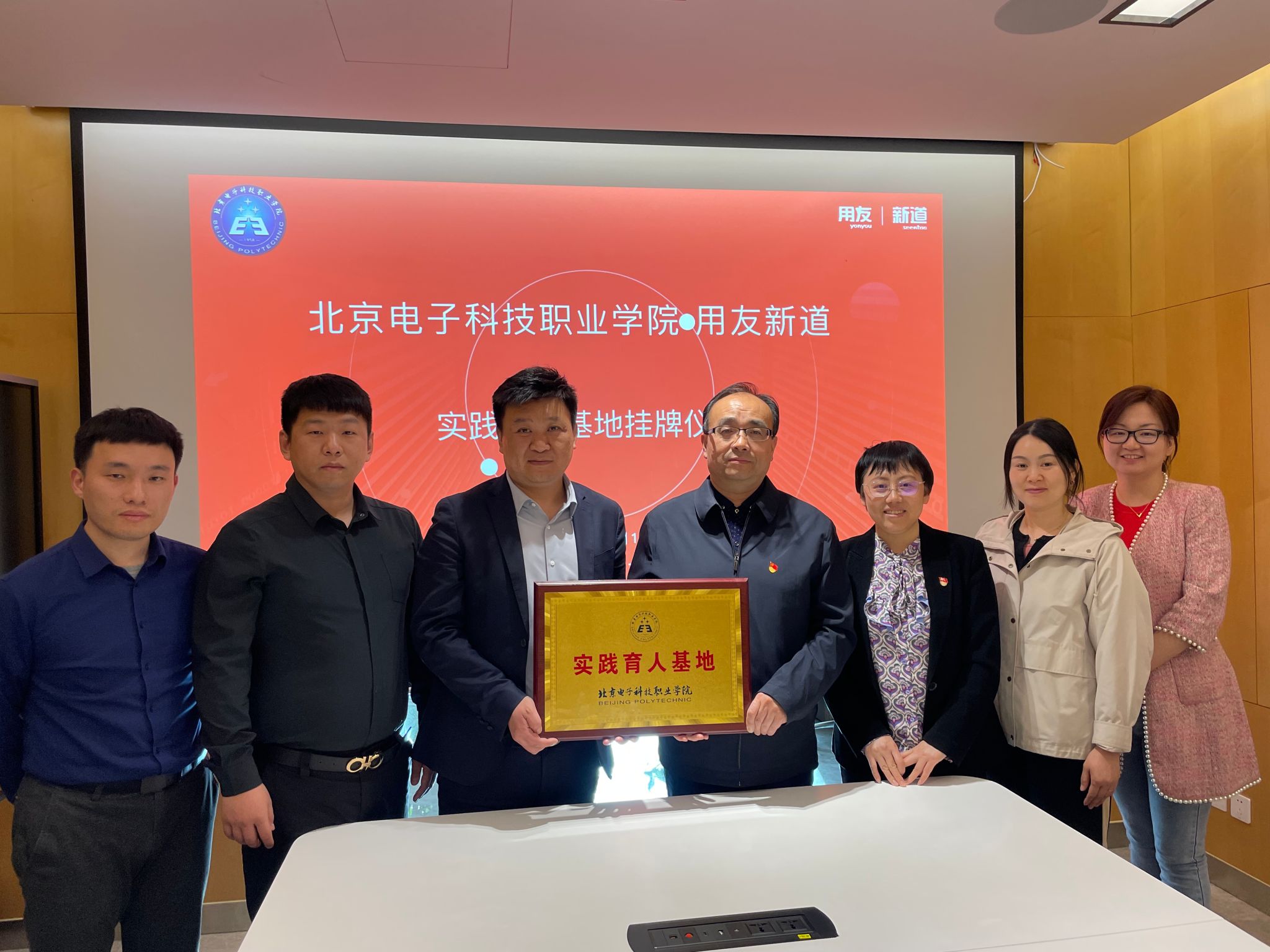 微信图片_20230412174649.jpg 微信图片_20230412174649.jpg