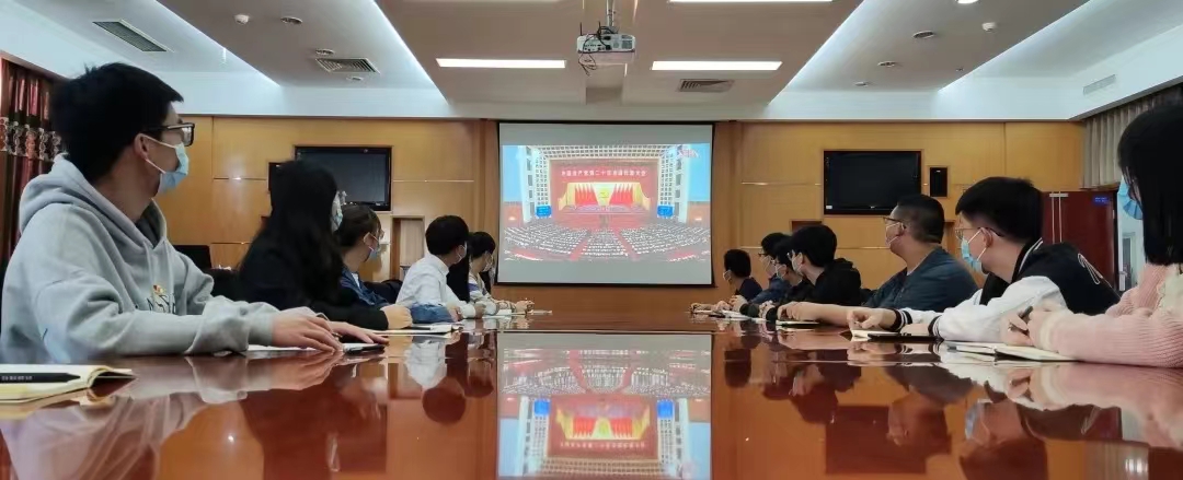 20221201-机电工程学院团委组织学生收看党的二十大开幕会.jpeg