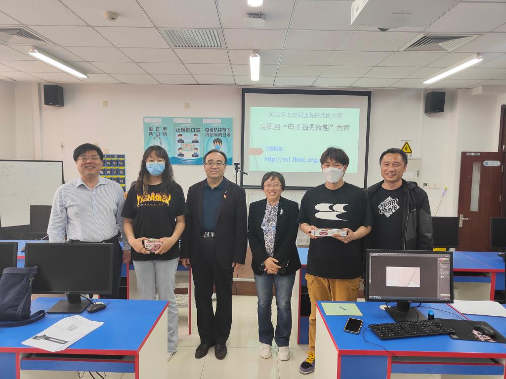 20220421-领导看望备赛师生1.jpg 20220421-领导看望备赛师生1.jpg