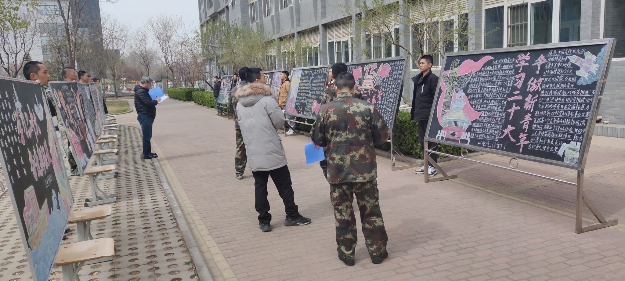 军士教育学院开展“请党放心，强军有我”系列教育活动展起来1.jpg