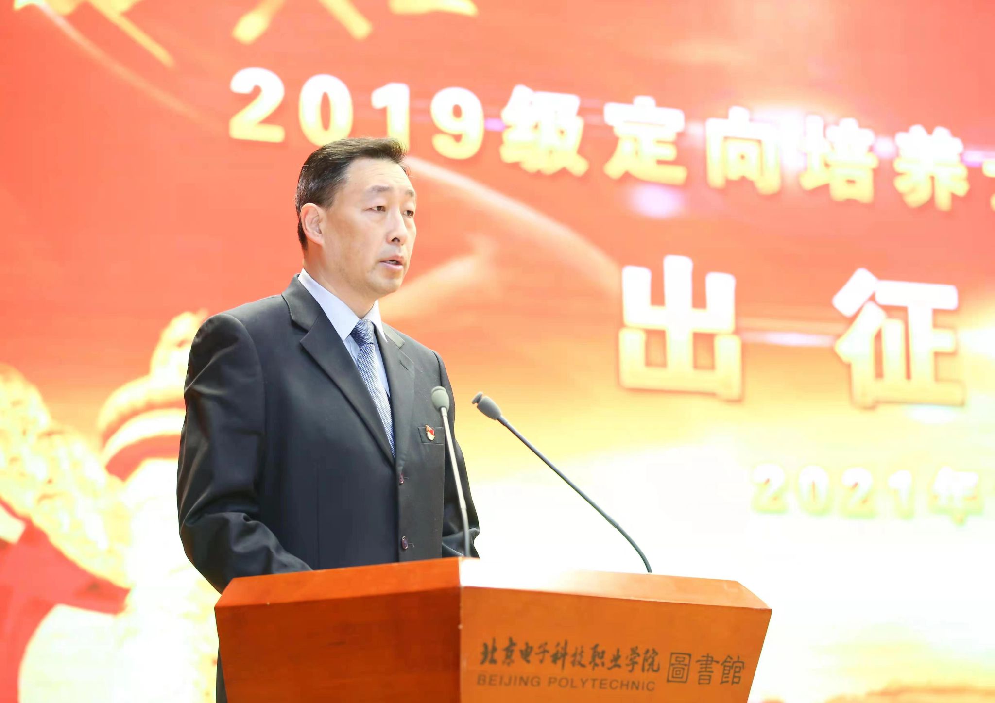 工作照4.jpg 工作照4.jpg