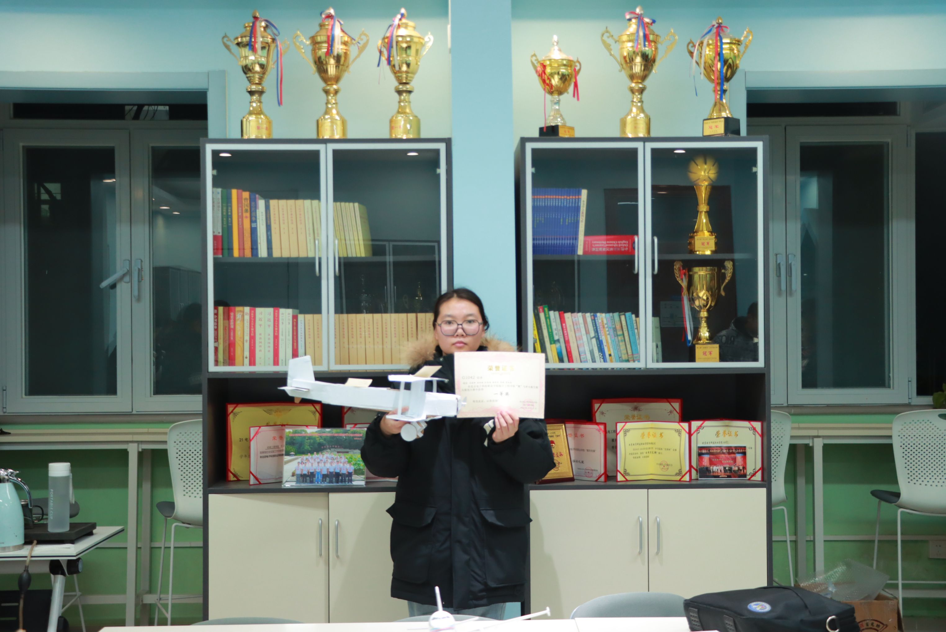 一等奖获得者合影2.JPG 一等奖获得者合影2.JPG