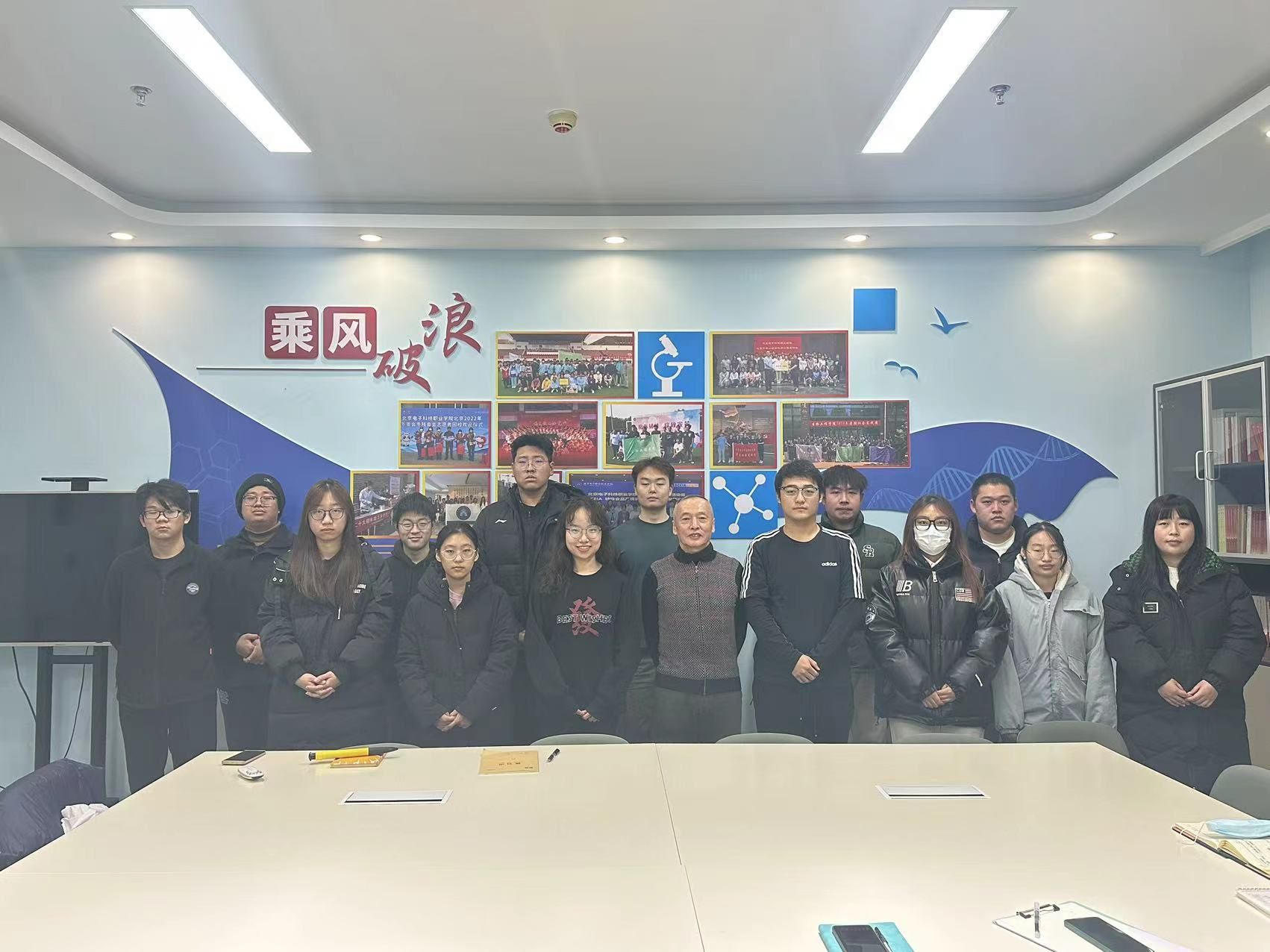 班干部座谈会合影.jpg 班干部座谈会合影.jpg