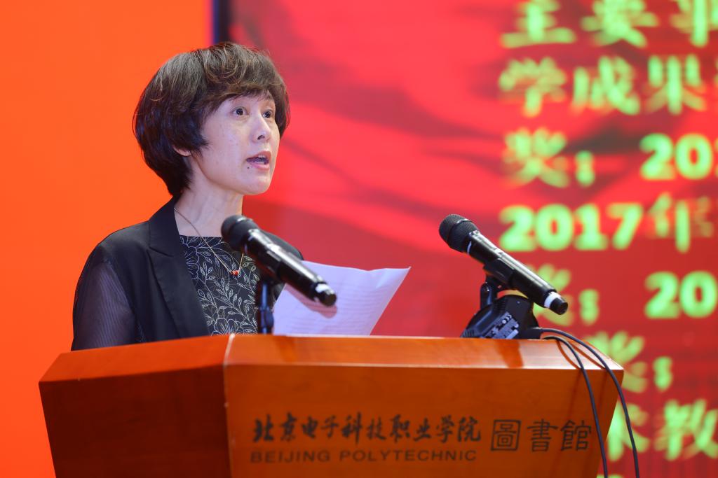 20220909-迎接党的二十大 培根铸魂育新人——学校隆重举行2022年教师节表彰大会暨第六届师德论坛 (22).JPG