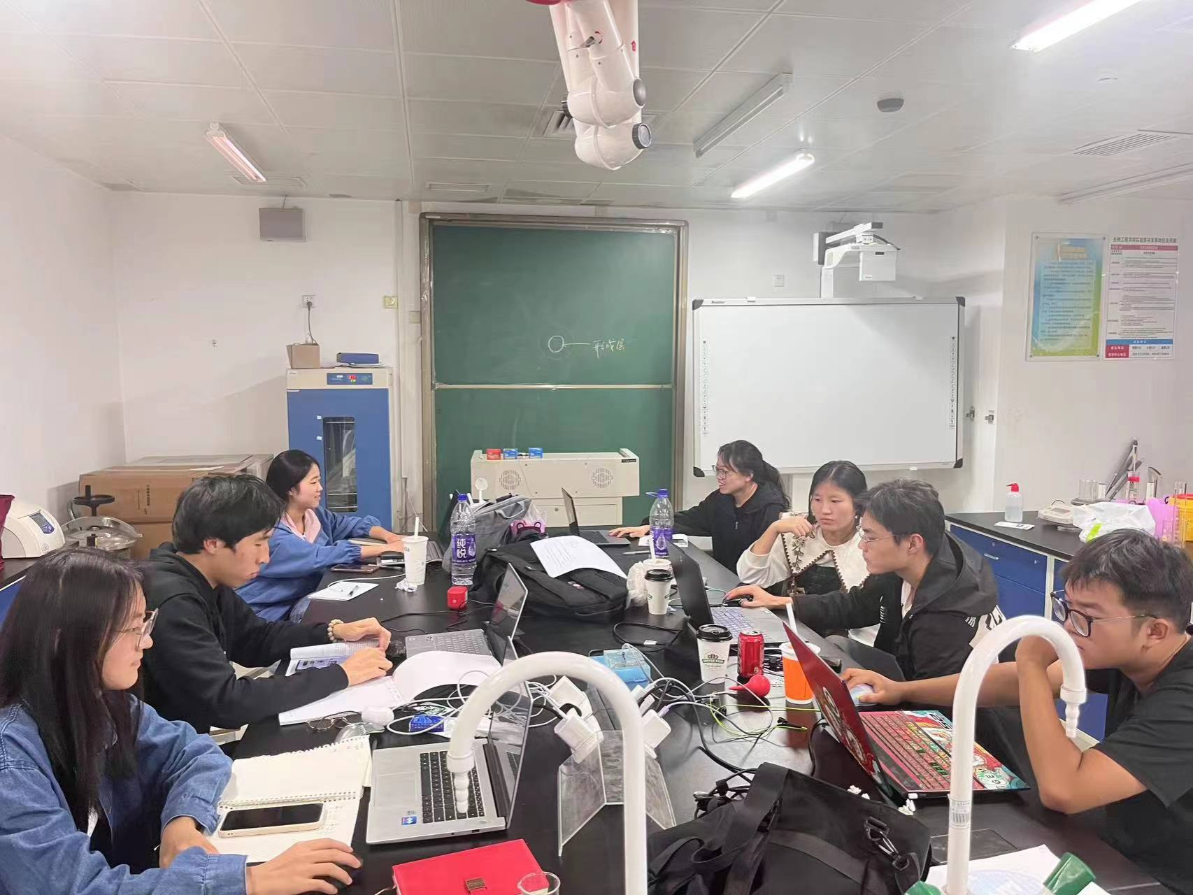 图片3-加班照片.png 图片3-加班照片.png