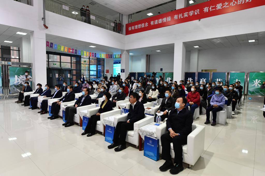 20221111-20221111-BEAT365和北京集创北方科技股份有限公司举行战略合作协议签约暨集成电路设计与测试中试基地竣工试产仪式 (1).jpg